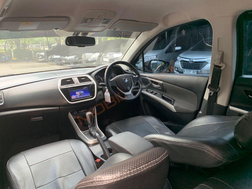 Mobil Suzuki SX4 2017