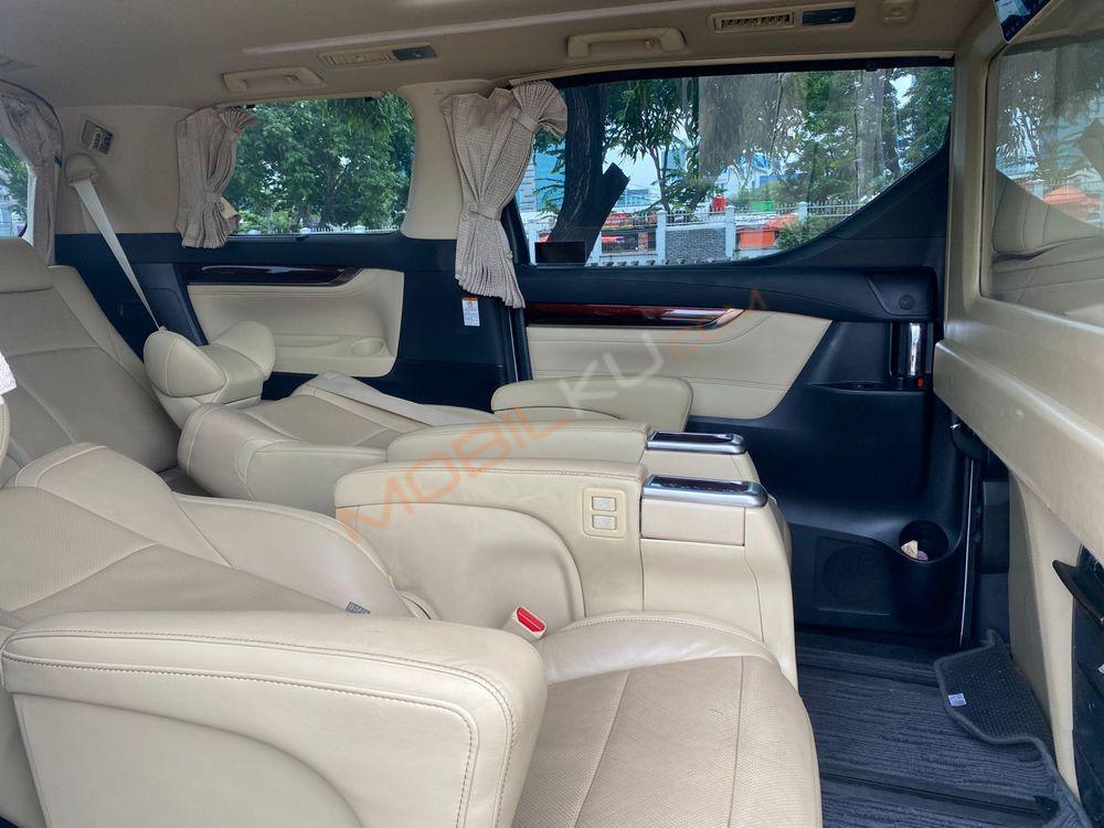 Mobil Toyota Alphard 2017