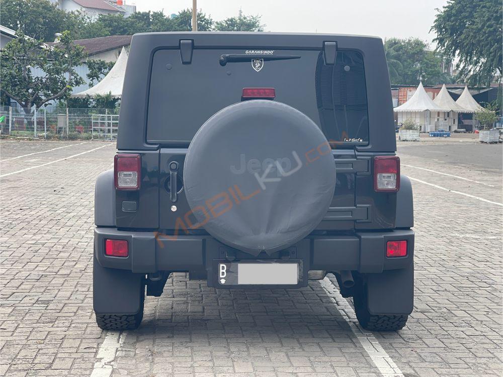 Mobil Jeep Wrangler 2011