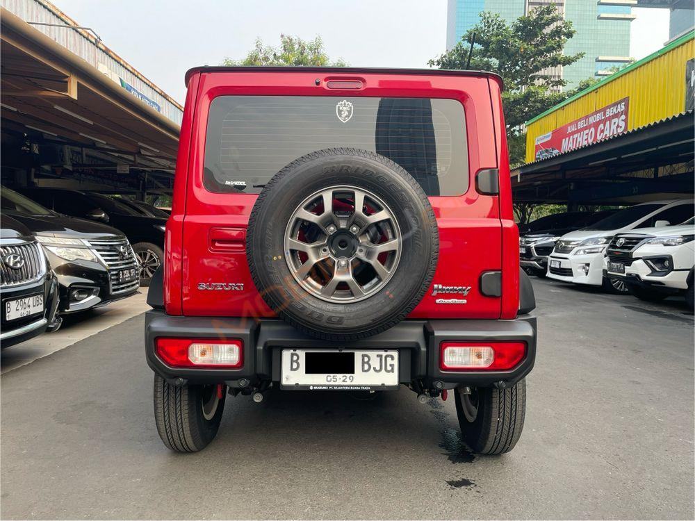 Mobil Suzuki Jimny 2023