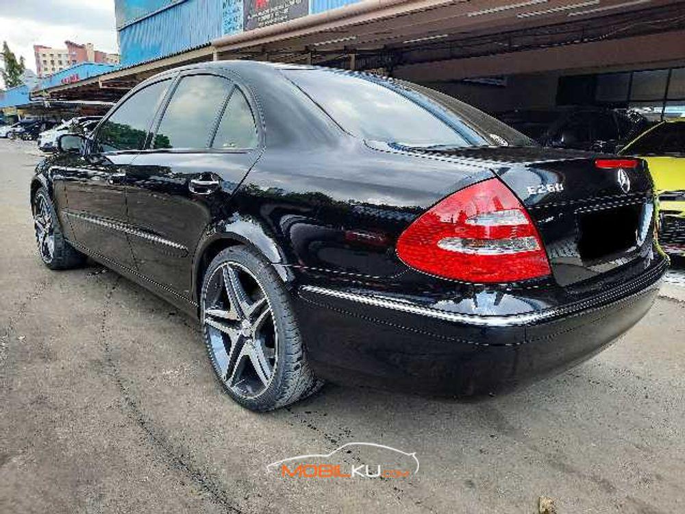Mobil Mercedes-Benz E-Class 2004