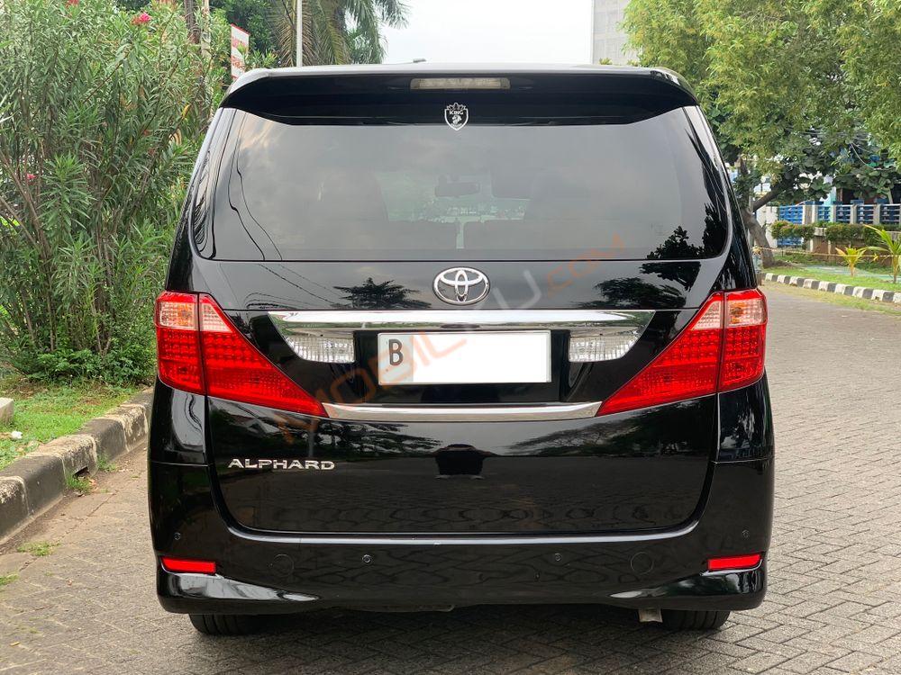 Mobil Toyota Alphard 2010