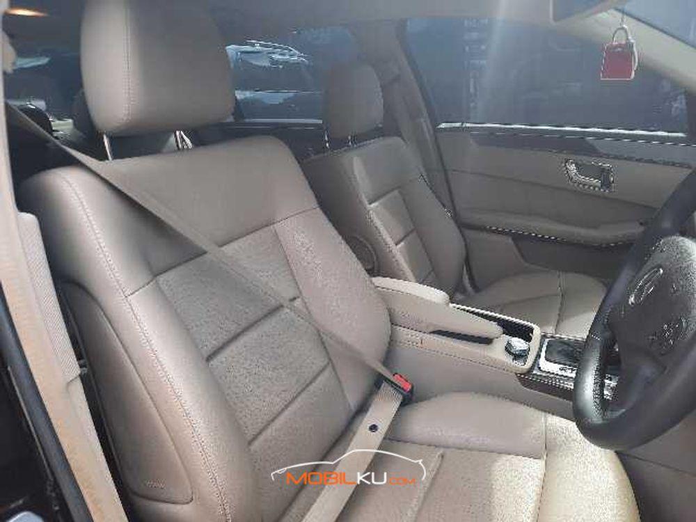 Mobil Mercedes-Benz E-Class 2010