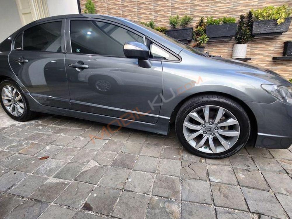 Mobil Honda Civic Sedan 2011
