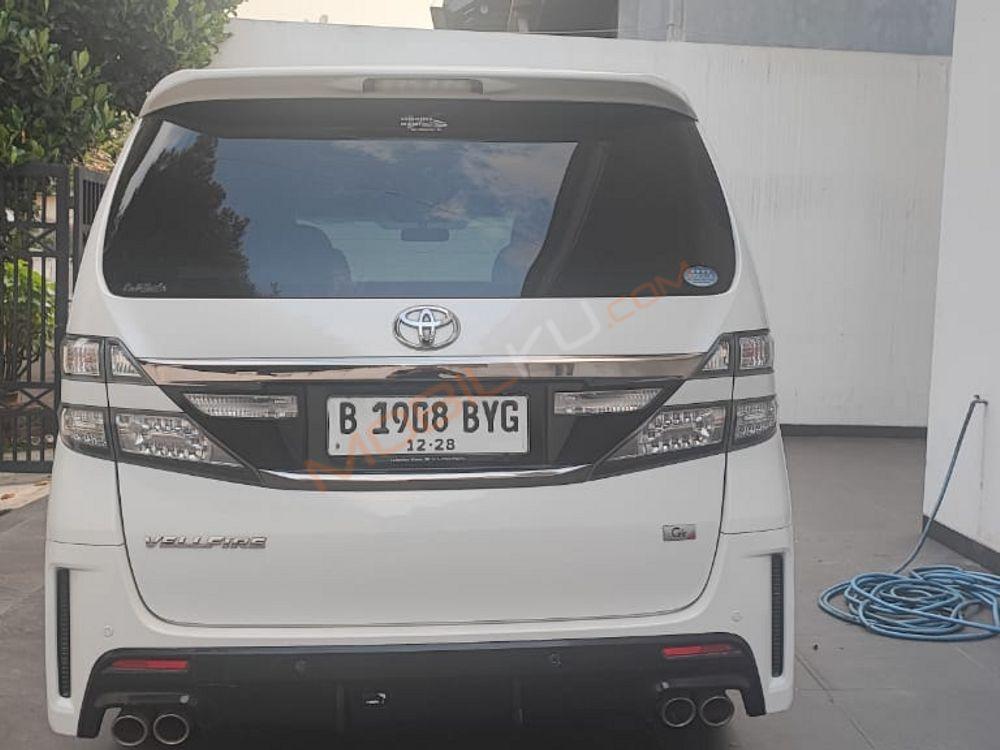Mobil Toyota Vellfire 2013