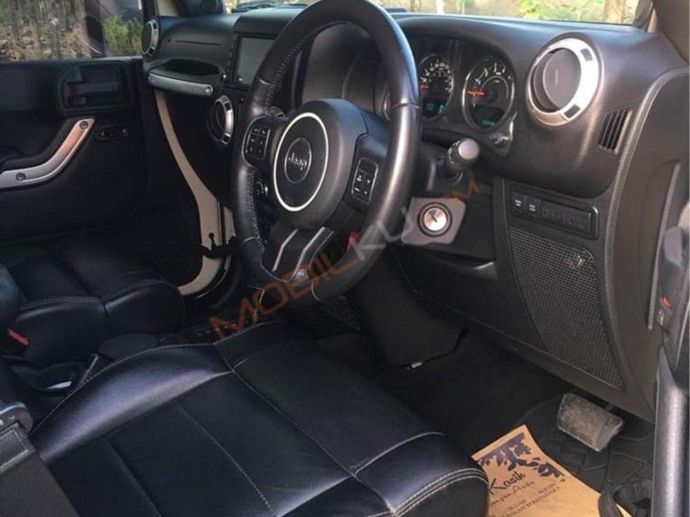 Mobil Jeep Wrangler 2011