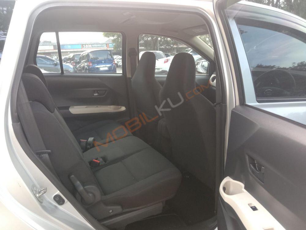 Mobil Daihatsu Sigra 2016