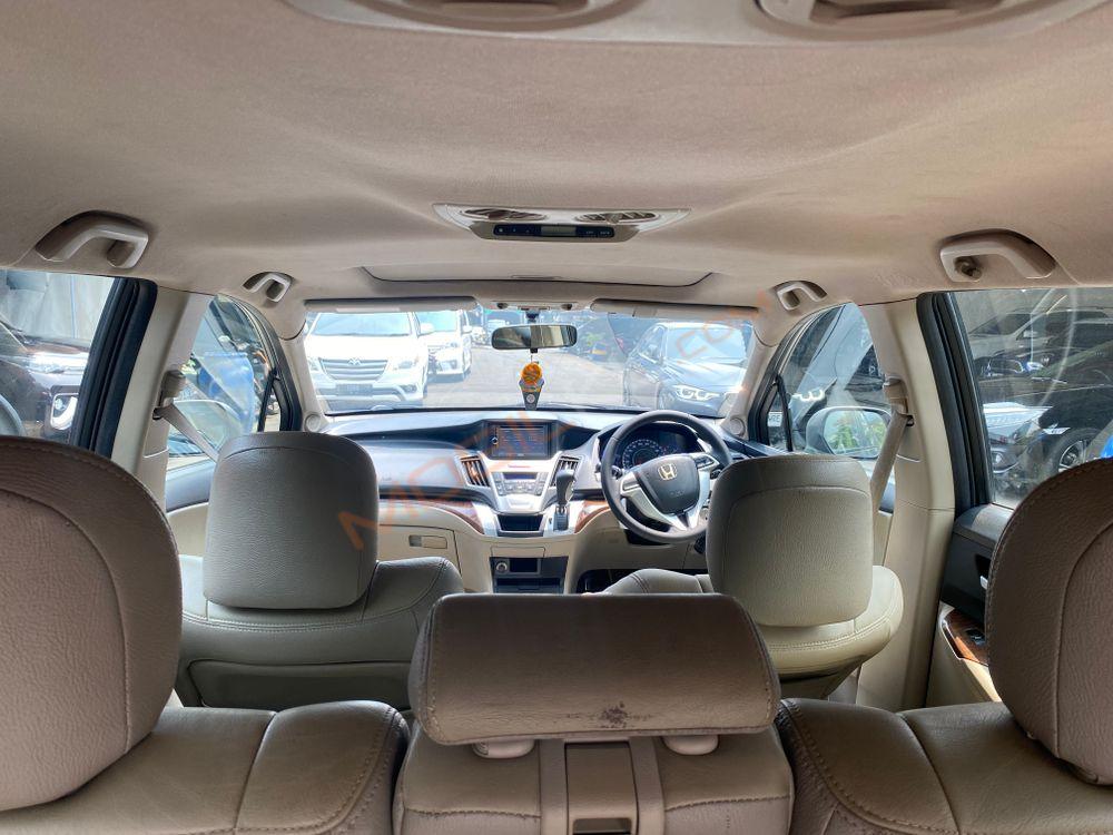Mobil Honda Odyssey 2012