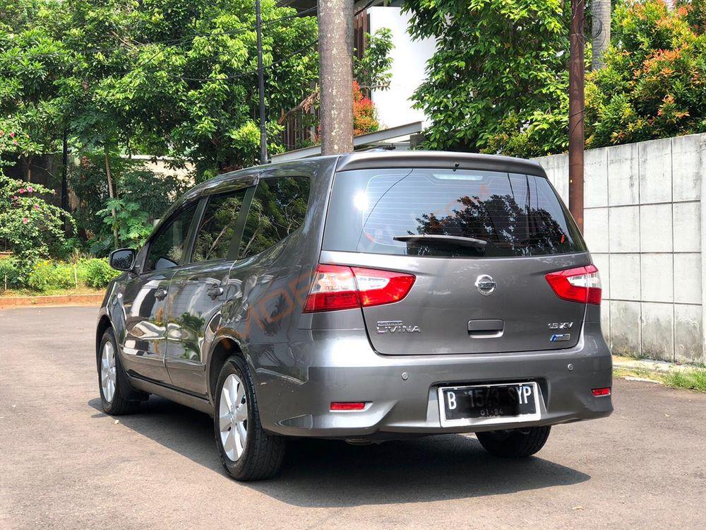 Mobil Nissan Grand Livina 2013