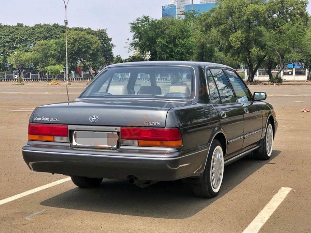 Mobil Toyota Crown 1995