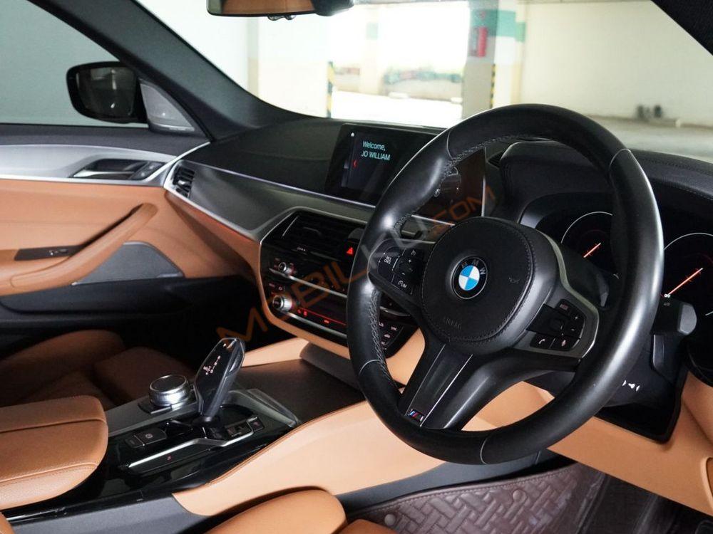Mobil BMW 5 Series 2019