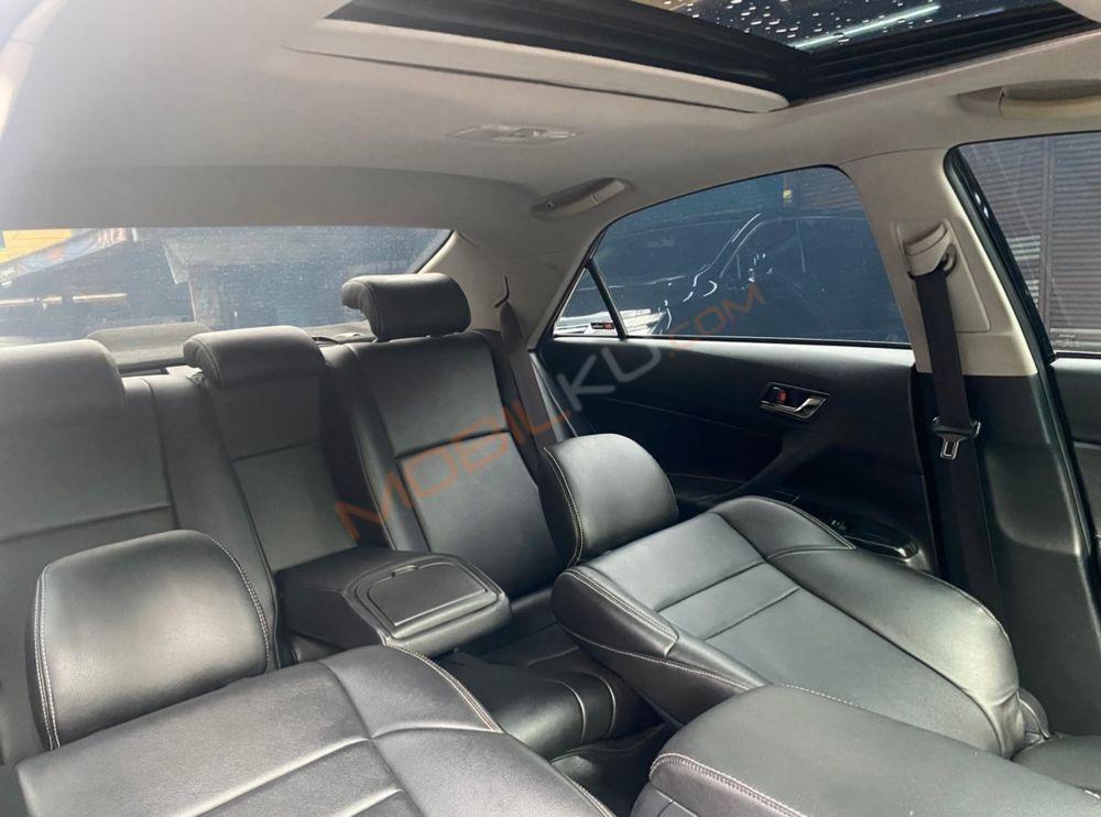 Mobil Toyota Mark X 2012