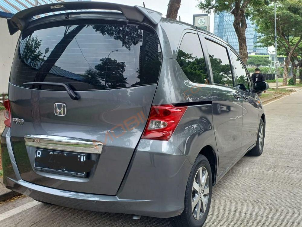 Mobil Honda Freed 2010