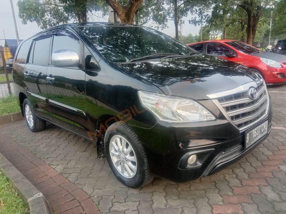 Mobil Toyota Kijang Innova 2015