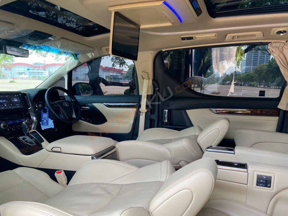 Mobil Toyota Alphard 2023
