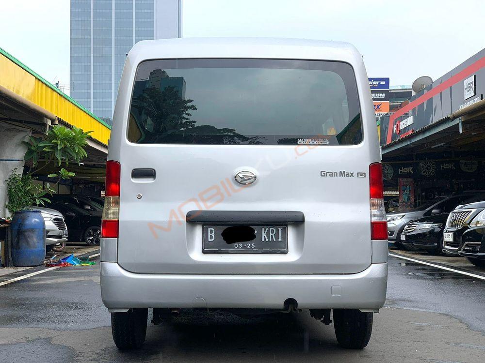 Mobil Daihatsu Gran Max 2015