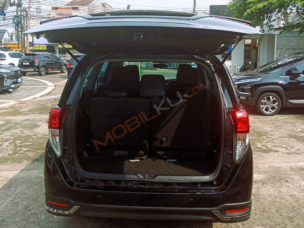 Mobil Toyota Kijang Innova 2021
