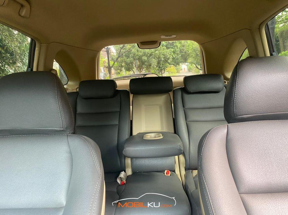 Mobil Honda CR-V 2011