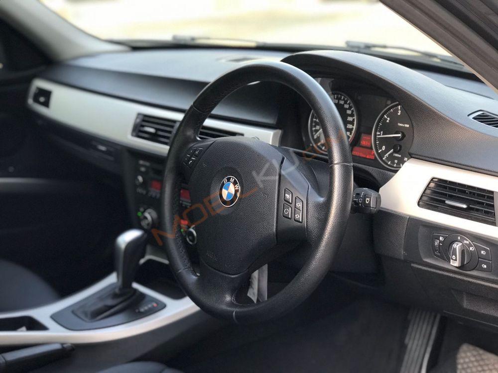 Mobil BMW 3 Series 2010