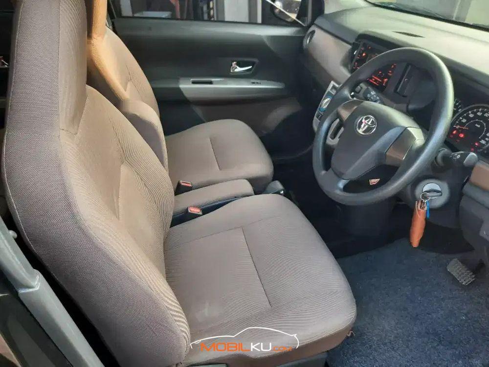 Mobil Toyota Calya 2016