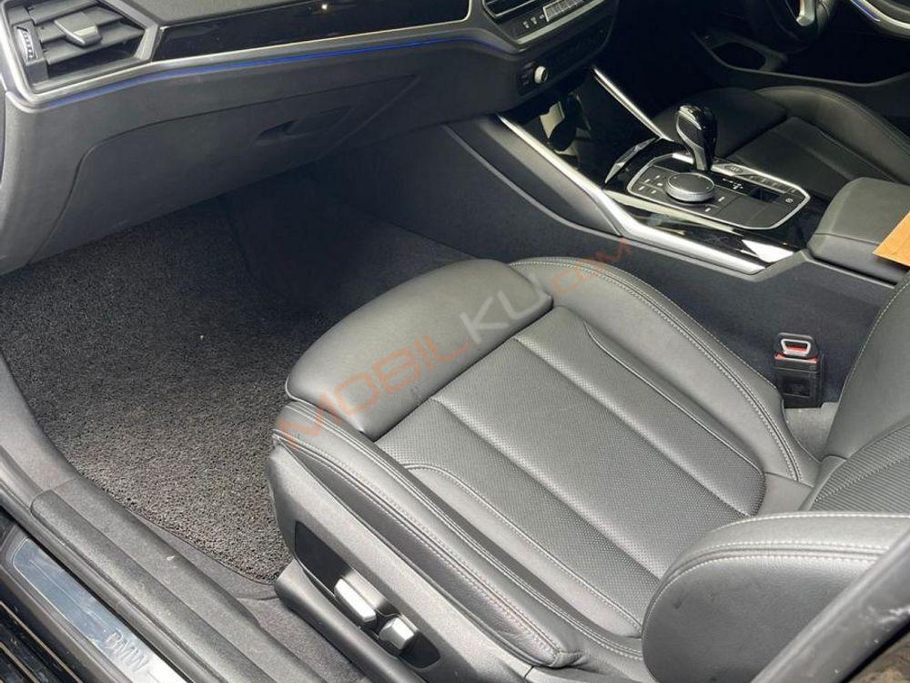 Mobil BMW 3 Series 2022