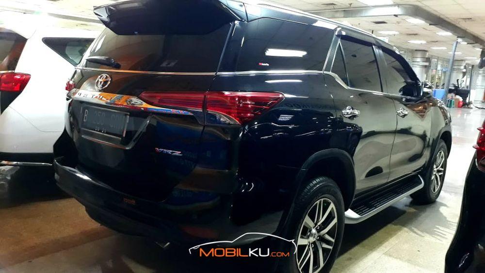 Mobil Toyota Fortuner 2016