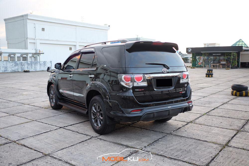 Mobil Toyota Fortuner 2015