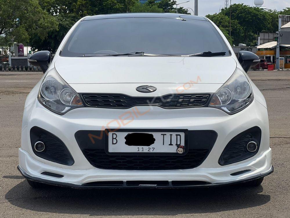 Mobil Kia Rio 2014