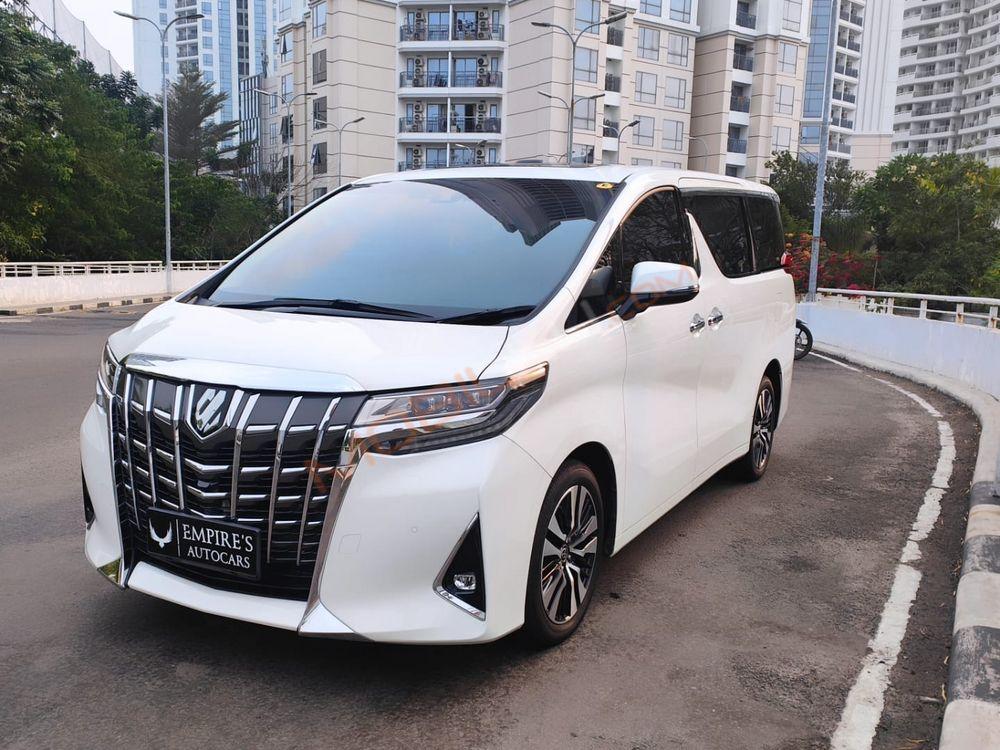 Mobil Toyota Alphard 2022