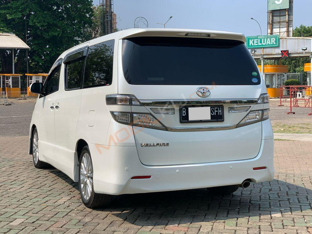 Mobil Toyota Vellfire 2014