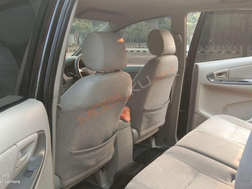 Mobil Toyota Kijang Innova 2008