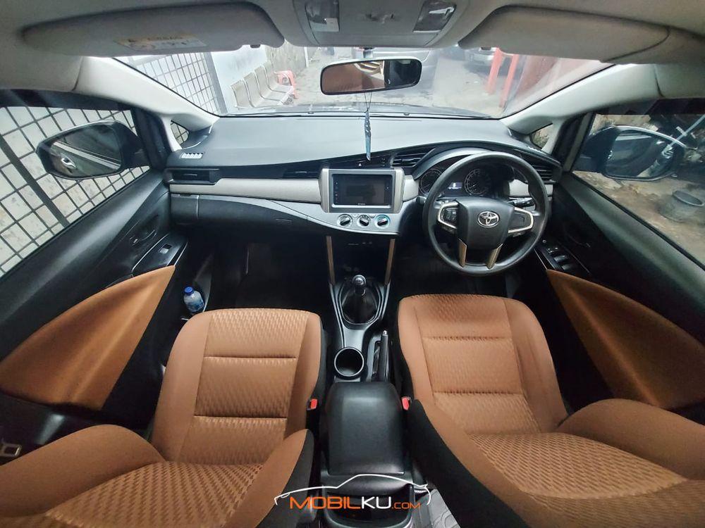 Mobil Toyota Kijang Innova 2017