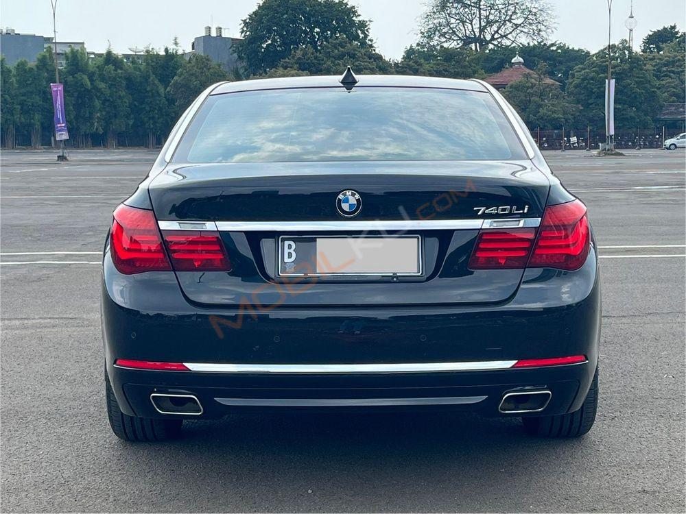 Mobil BMW 7 Series 2014