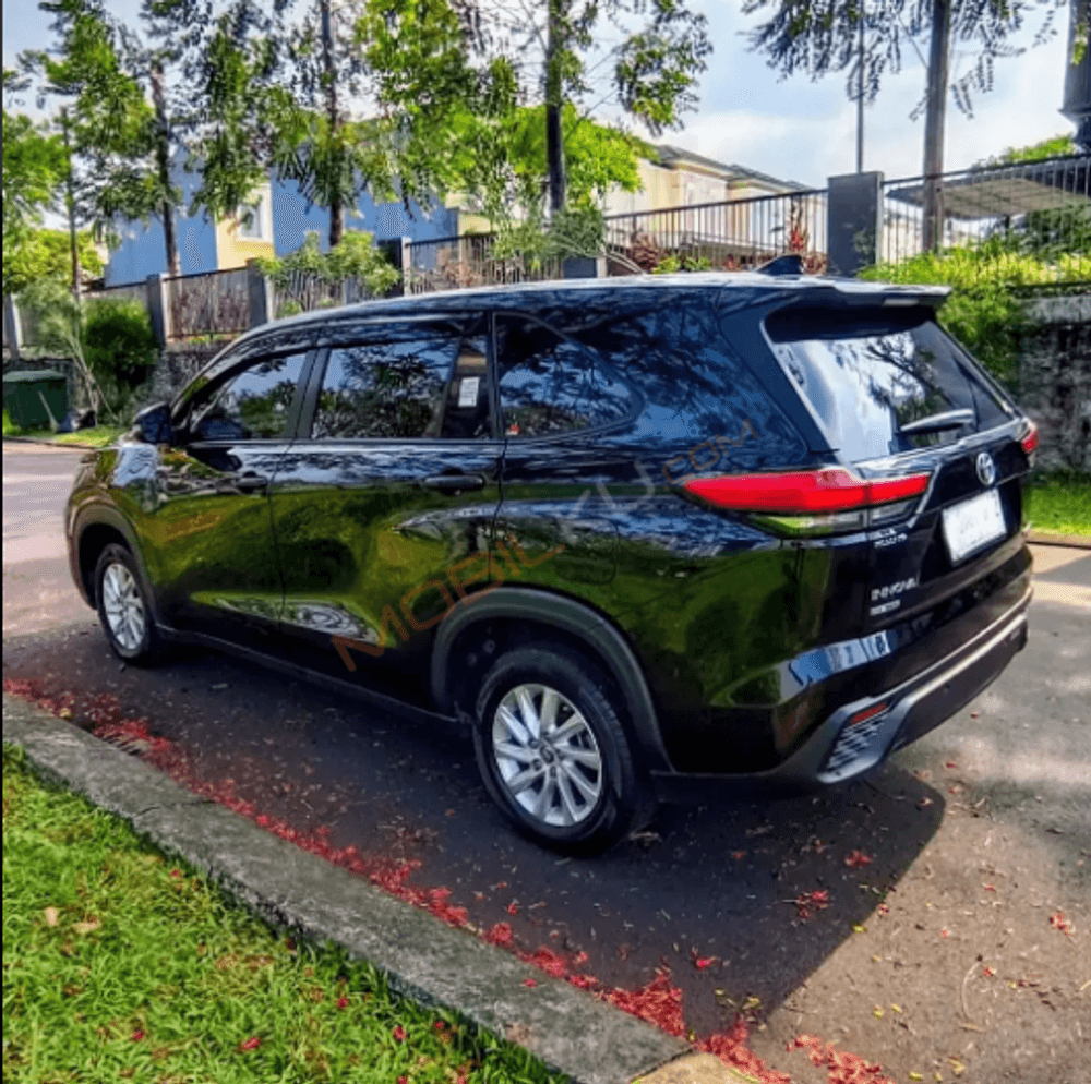 Mobil Toyota Kijang Innova Zenix 2024