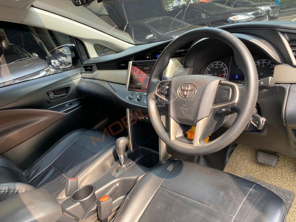 Mobil Toyota Kijang Innova 2021