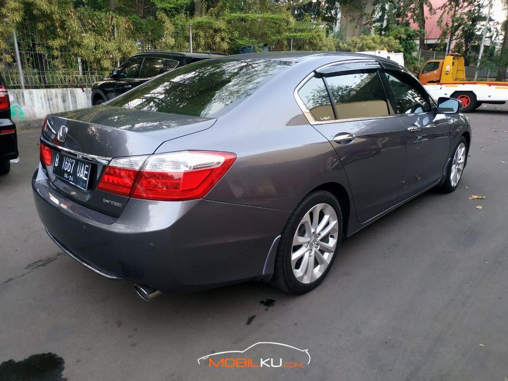 Mobil Honda Accord 2014
