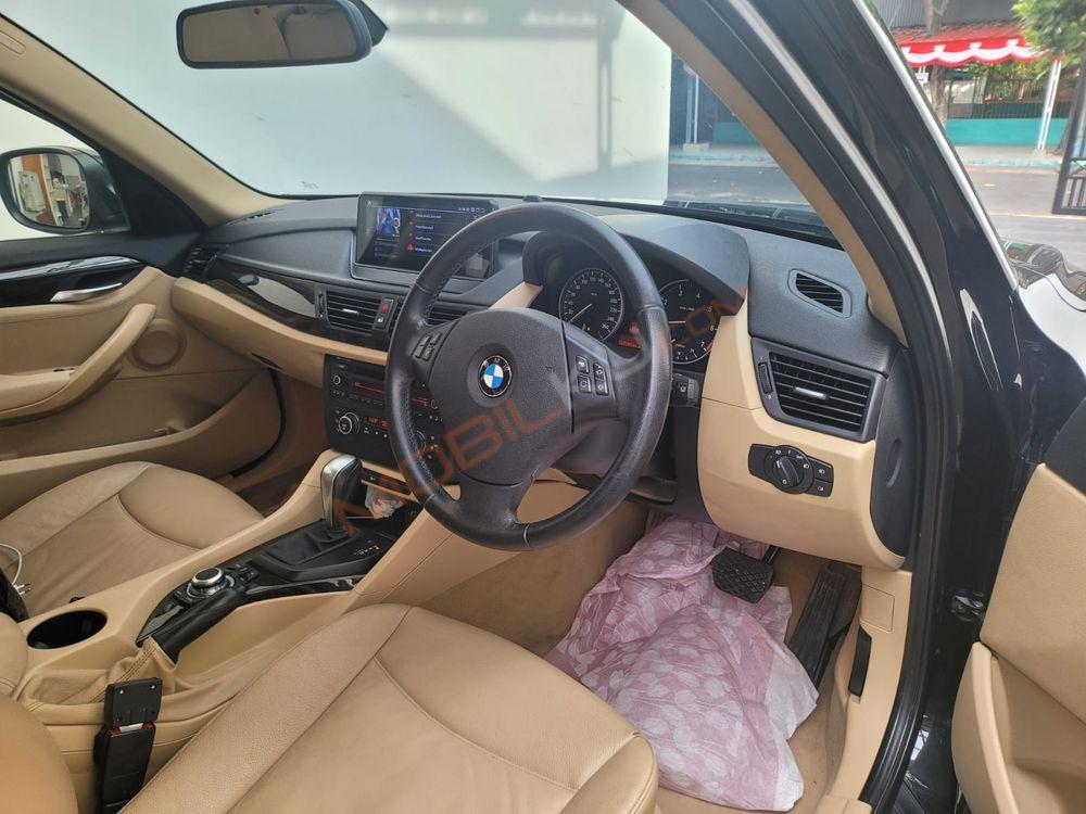 Mobil BMW X1 2012