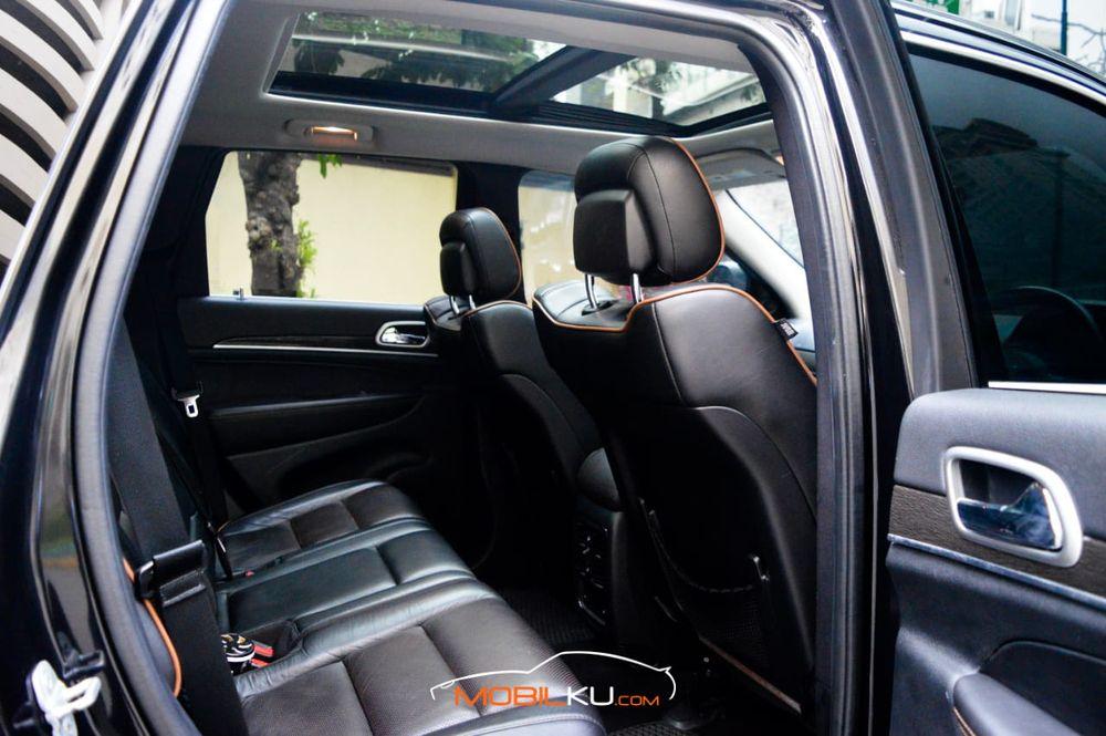 Mobil Jeep Cherokee 2011