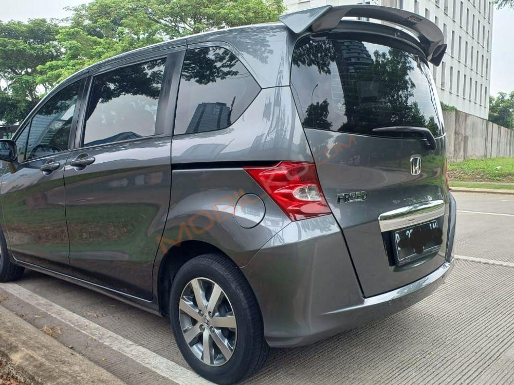 Mobil Honda Freed 2010