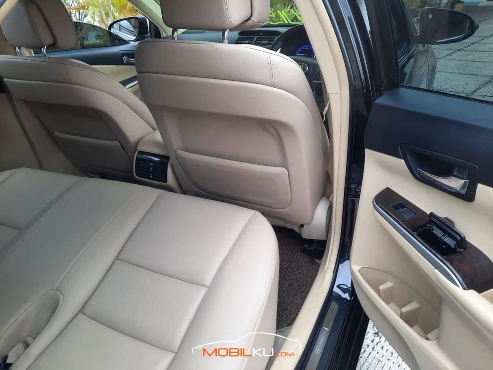 Mobil Toyota Camry 2015