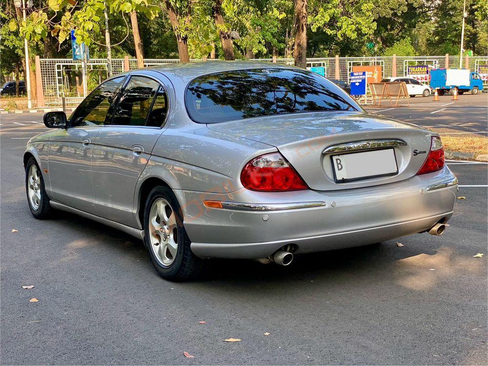 Mobil Jaguar S-Type 2001