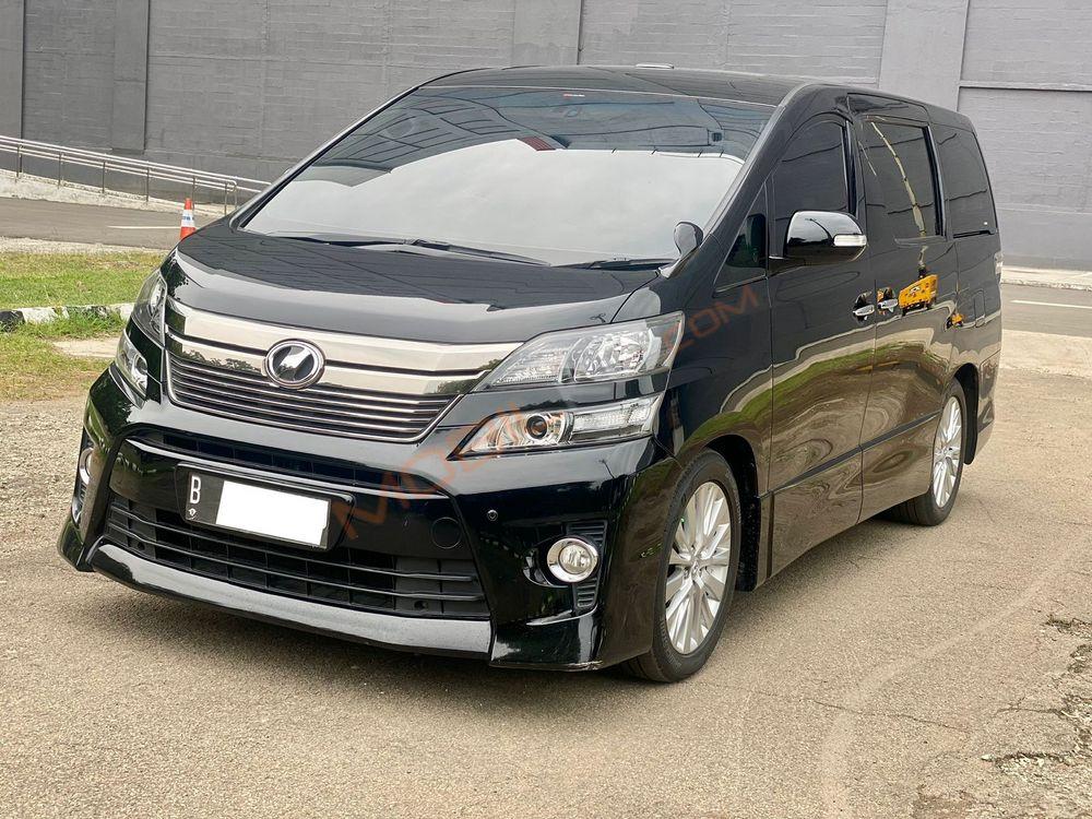 Mobil Toyota Vellfire 2014