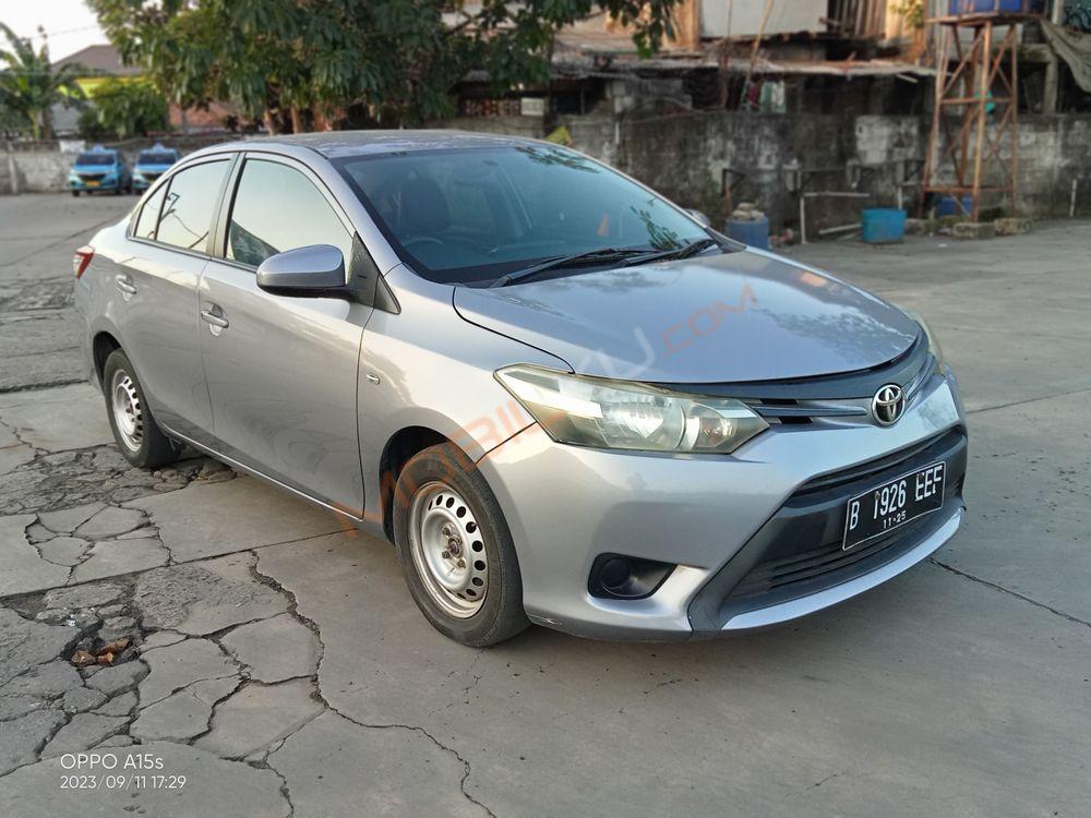 Mobil Toyota Limo 2014