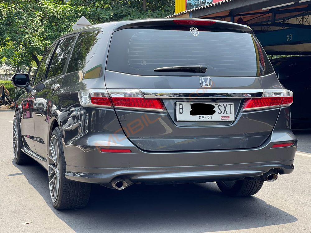 Mobil Honda Odyssey 2012