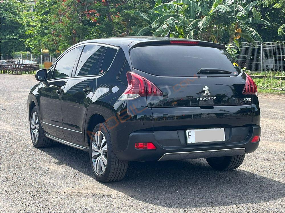 Mobil Peugeot 3008 2016