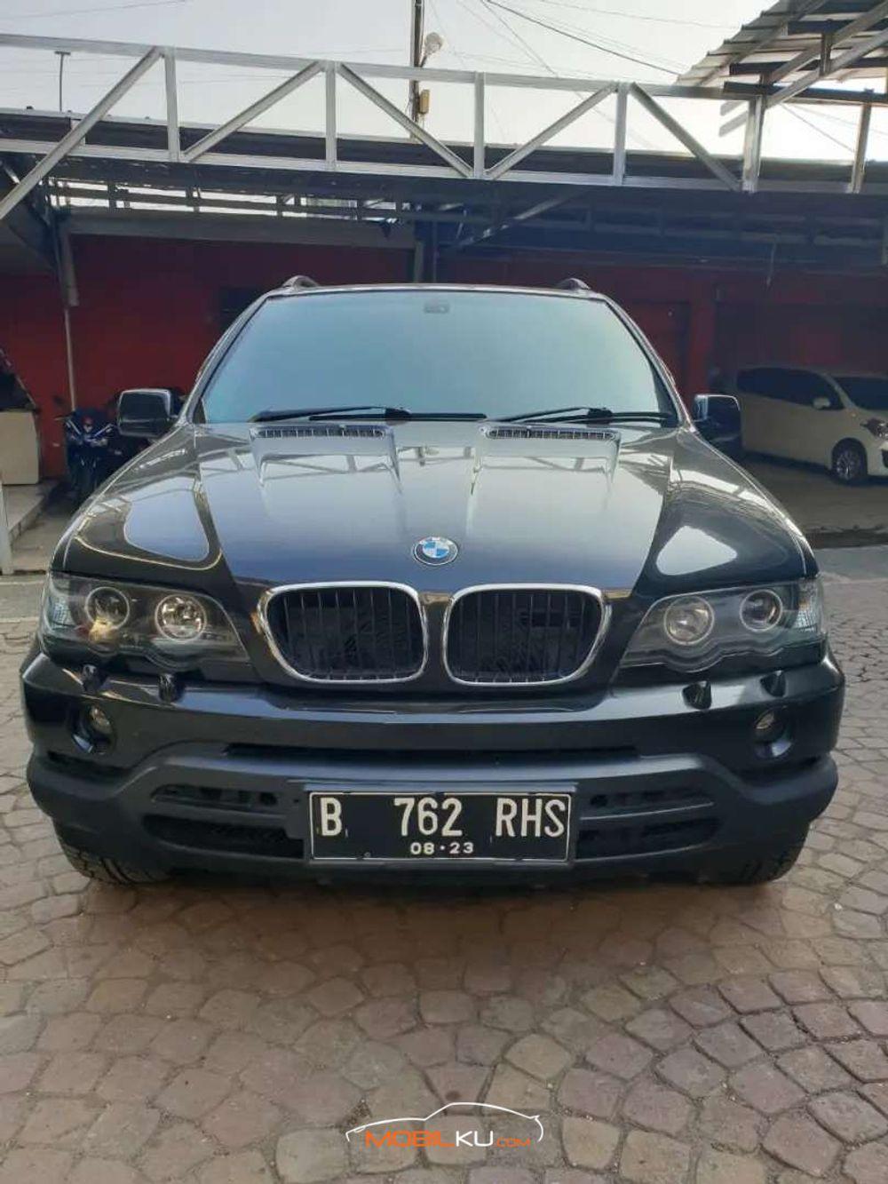 Mobil BMW X5 2003