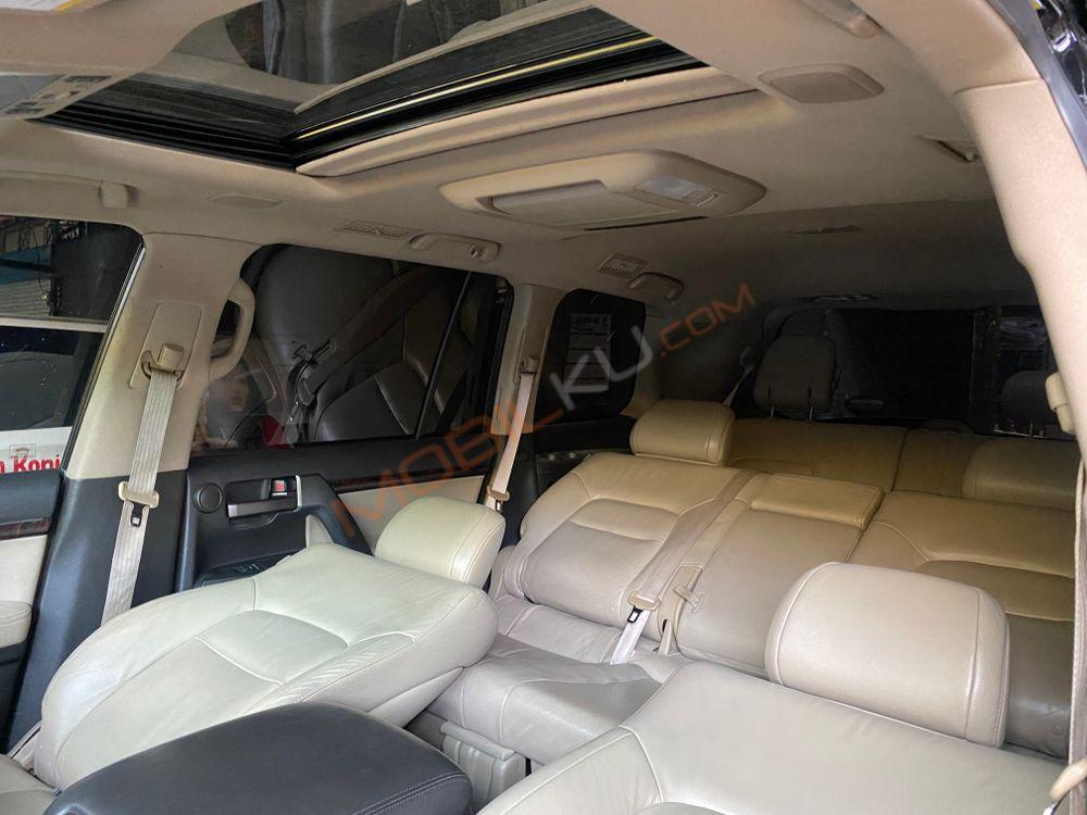 Mobil Toyota Land Cruiser 2010