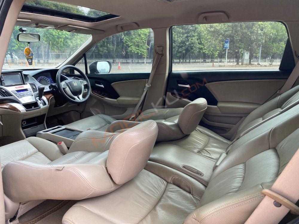 Mobil Honda Odyssey 2012