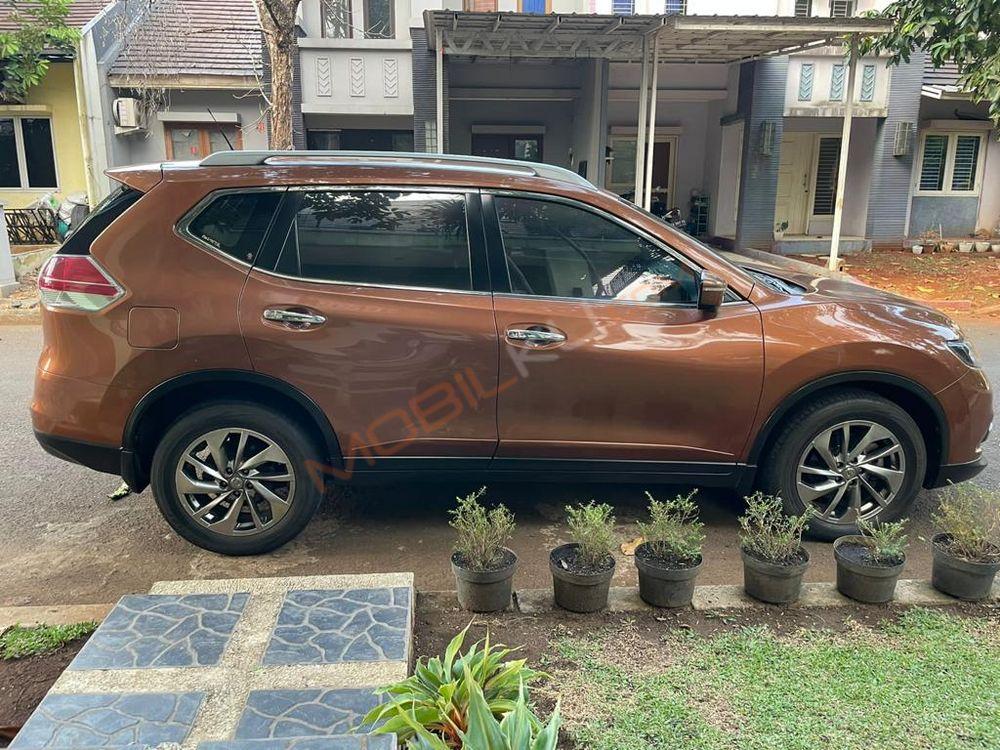 Mobil Nissan X-Trail 2015