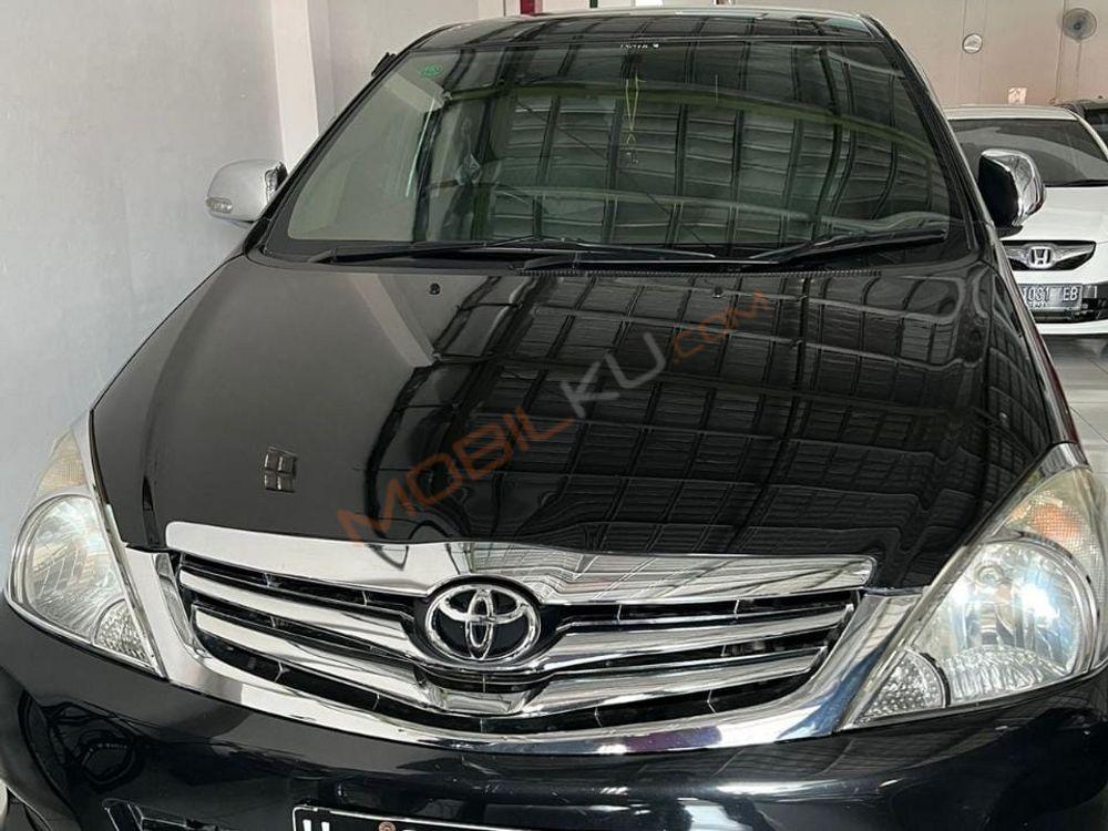 Mobil Toyota Kijang Innova 2010